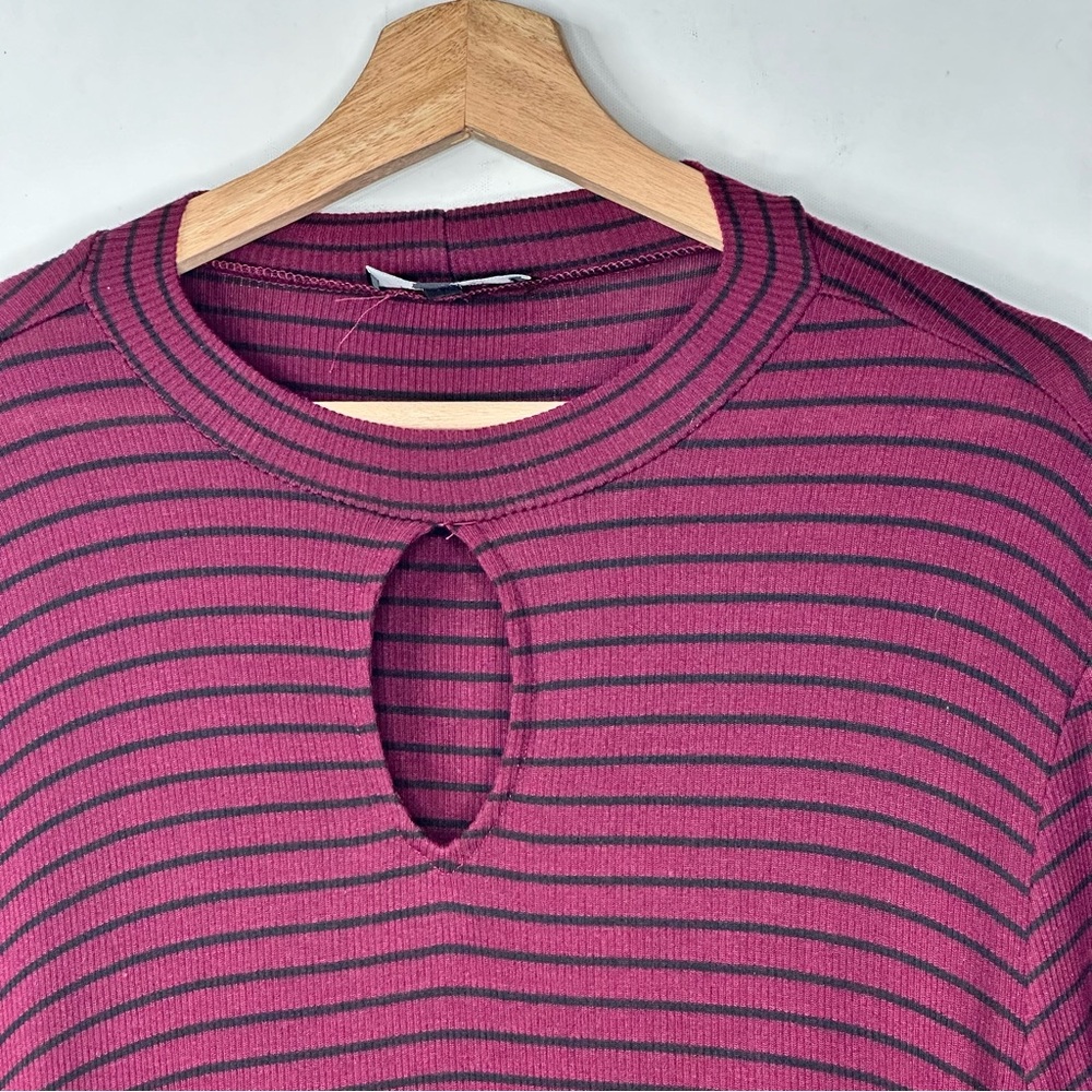 Lily Morgan Women Maroon Striped Pullover Top Keyhole Neck - Picture 3 of 8